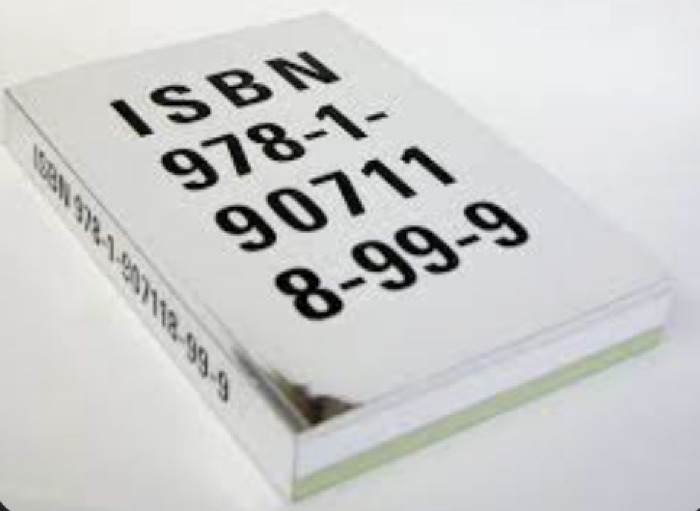 ISBN 978-1-907118-99-9 / Fiona Banner 