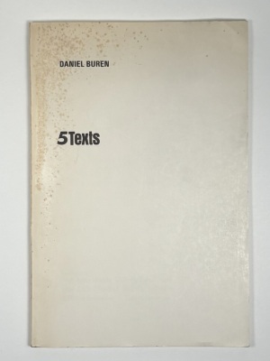 5 Texts / Daniel Buren